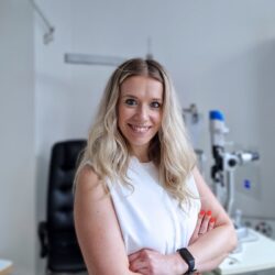 Isabell Simoner - Optikermeisterin und Kontaktlinsenspezialistin und Voruntersuchungen